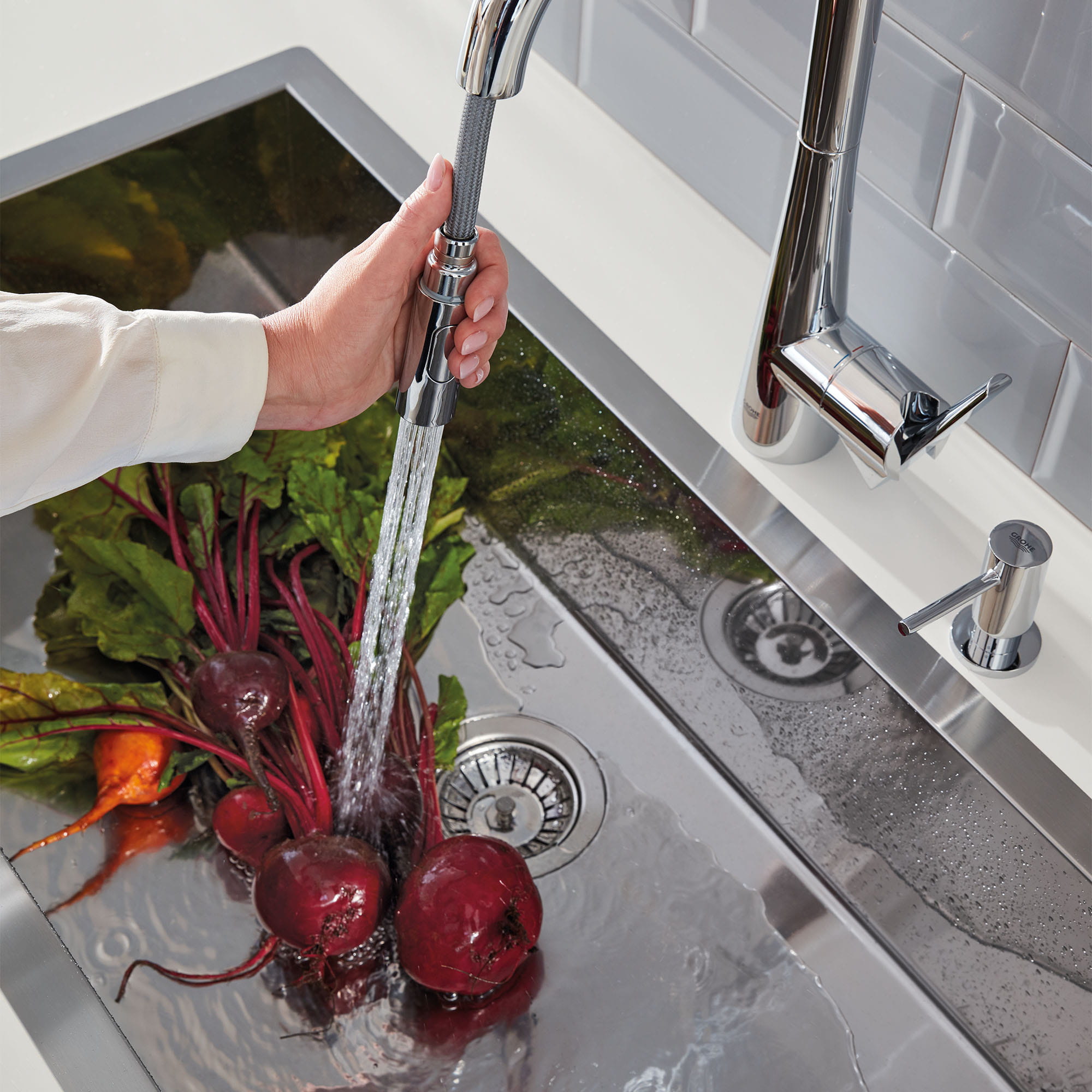Single-Handle Pull Down Kitchen Faucet Dual Spray 1.75 GPM